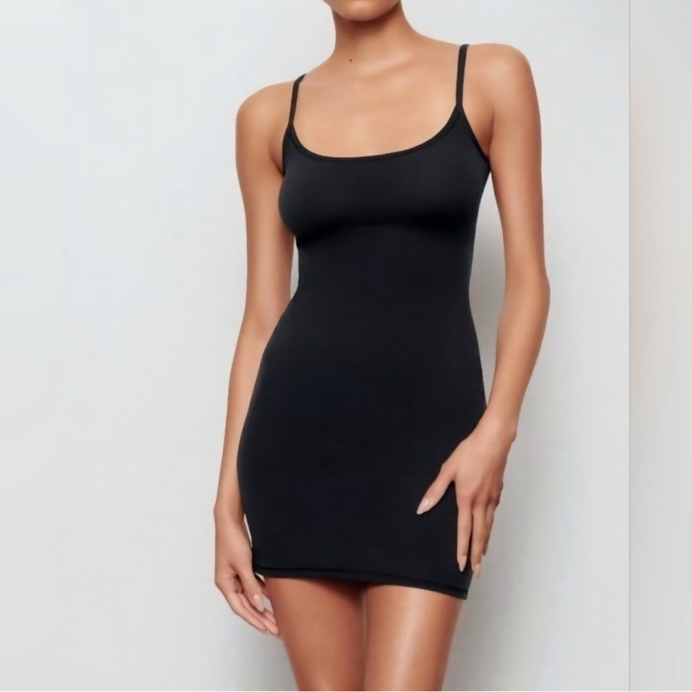 skims fits everybody slip dress onyx